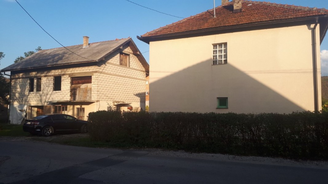 Prodajemo dvije kuće u Istočnom Sarajevu Vojkovići