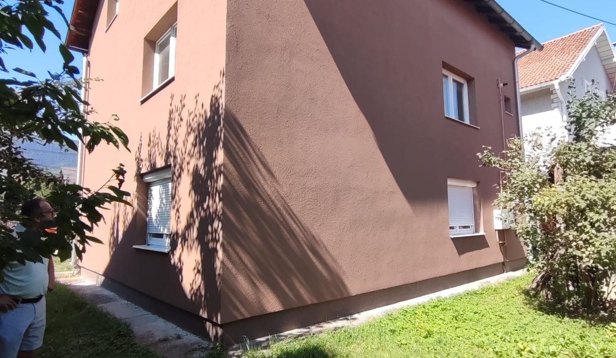 b3
